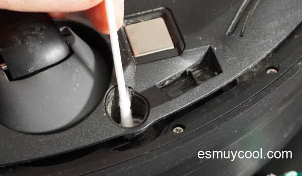 Cómo limpiar los sensores de un robot aspirador 8 Cómo limpiar los sensores de un robot aspirador